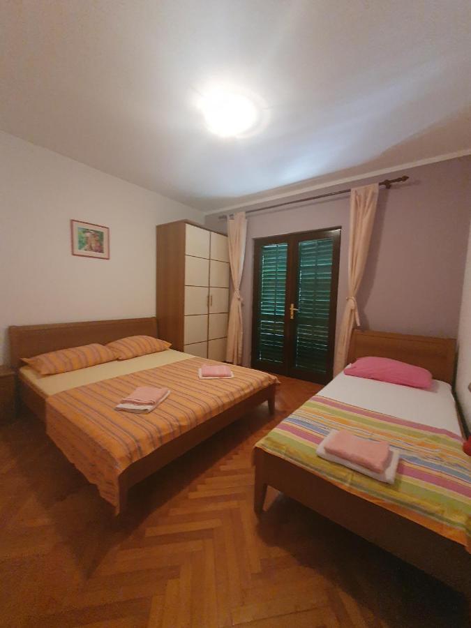 Apartments Karlo أوميس المظهر الخارجي الصورة