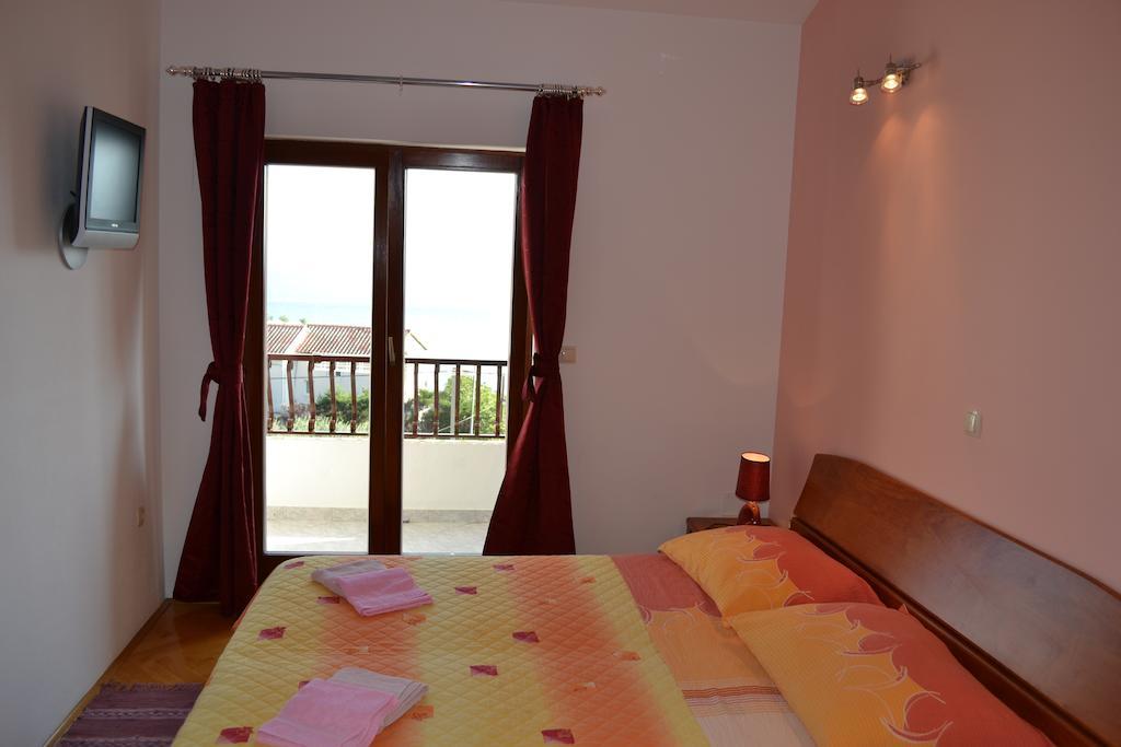 Apartments Karlo أوميس الغرفة الصورة