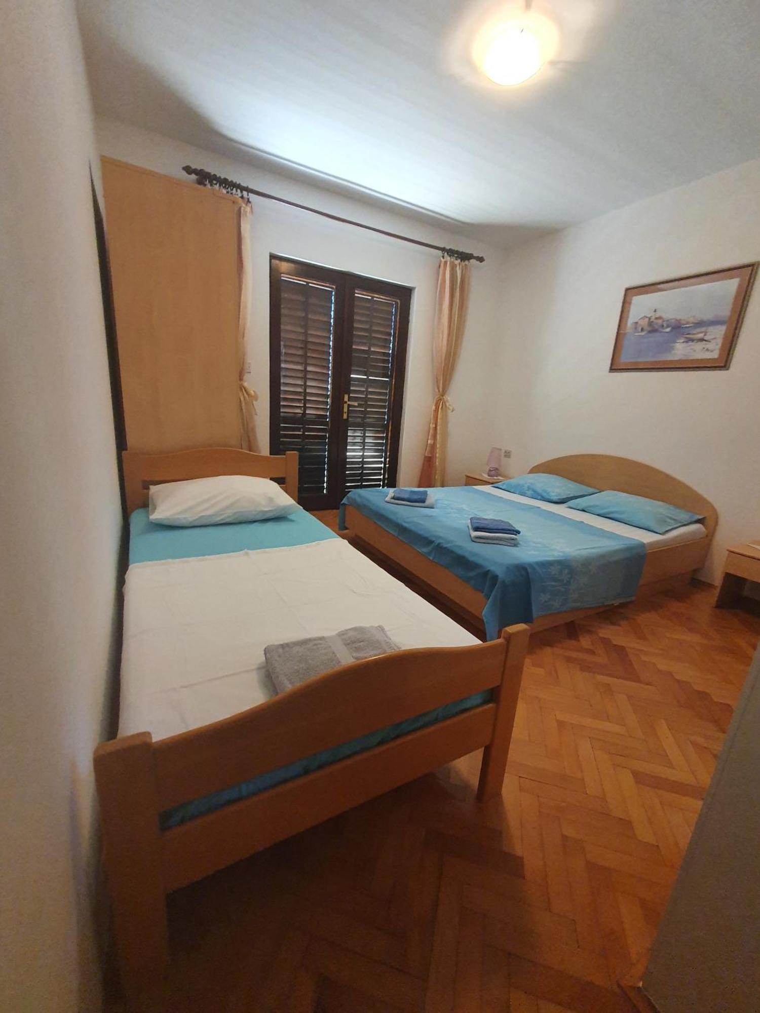 Apartments Karlo أوميس الغرفة الصورة