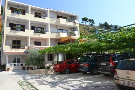 Apartments Karlo أوميس المظهر الخارجي الصورة
