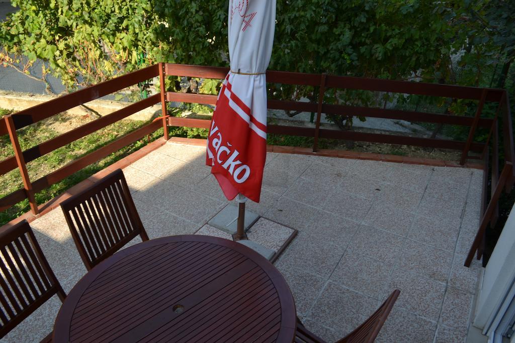 Apartments Karlo أوميس الغرفة الصورة