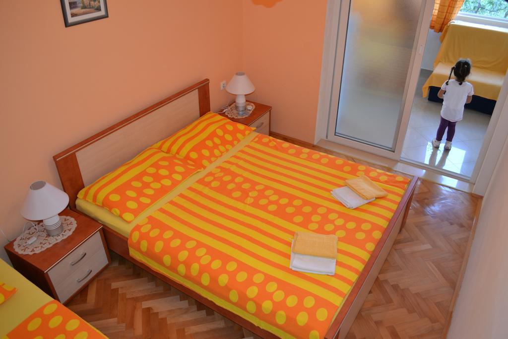 Apartments Karlo أوميس الغرفة الصورة