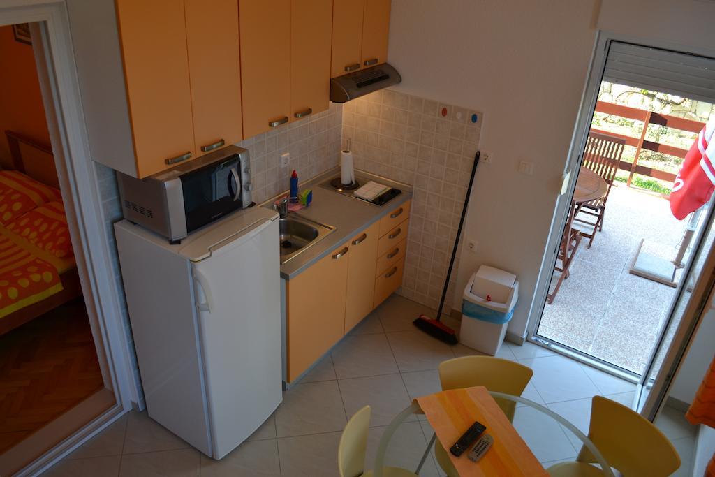 Apartments Karlo أوميس المظهر الخارجي الصورة