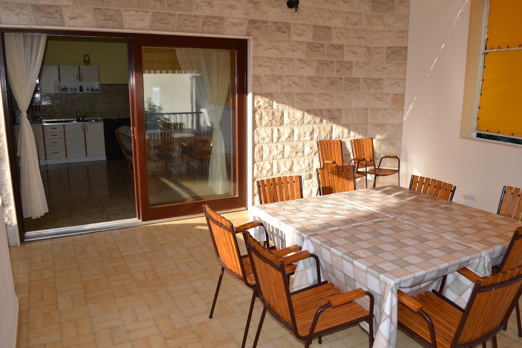 Apartments Karlo أوميس الغرفة الصورة