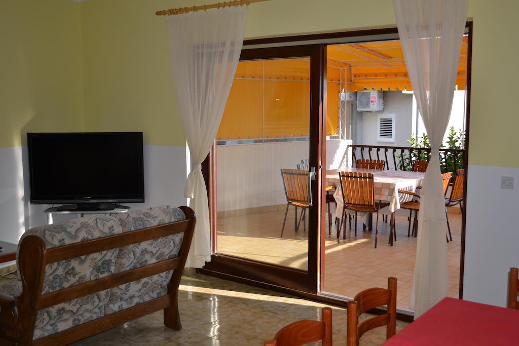 Apartments Karlo أوميس المظهر الخارجي الصورة
