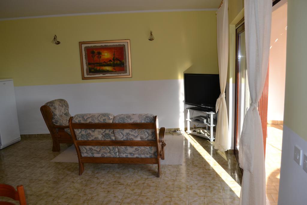 Apartments Karlo أوميس المظهر الخارجي الصورة