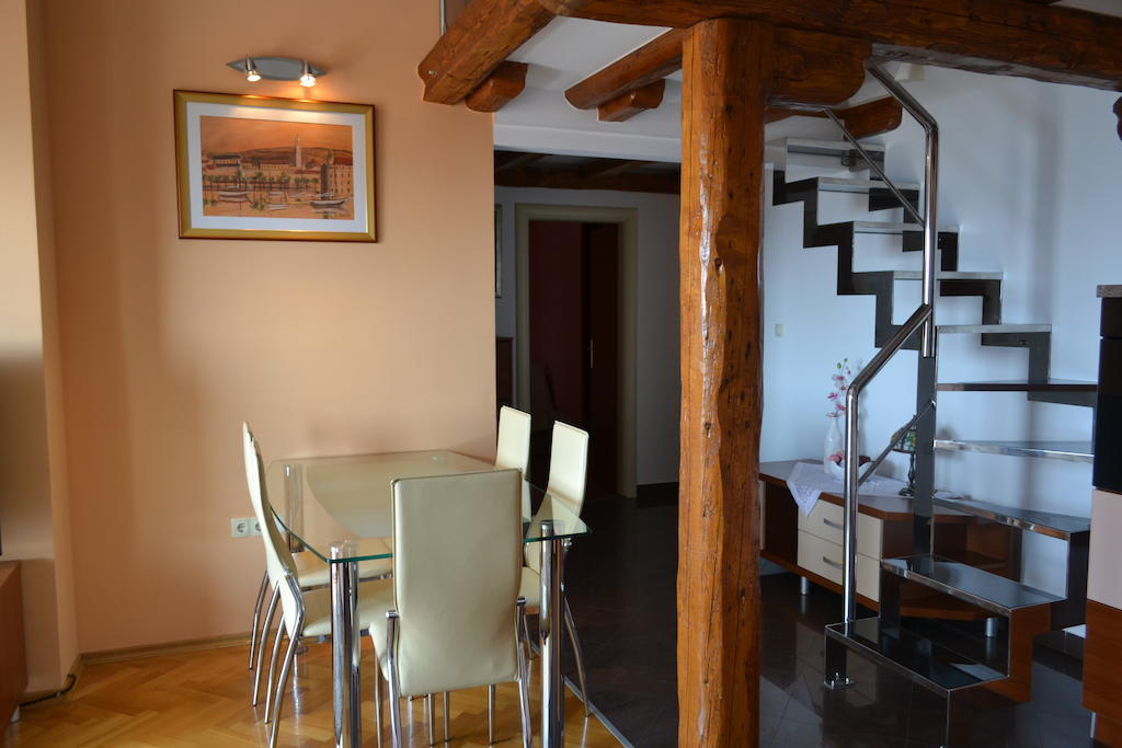 Apartments Karlo أوميس الغرفة الصورة