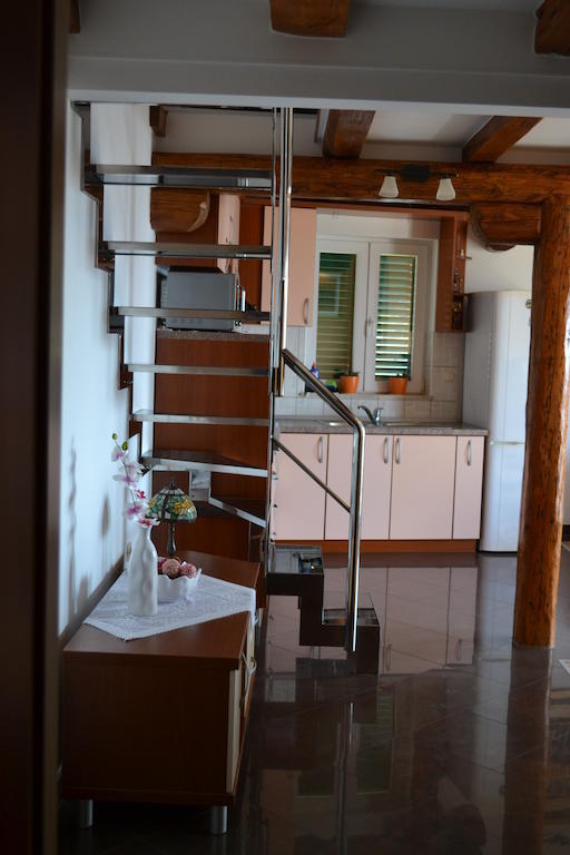 Apartments Karlo أوميس المظهر الخارجي الصورة